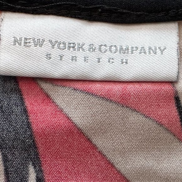 NEW YORK & COMPANY Fitted Stretchy Top - L - Picture 7 of 8